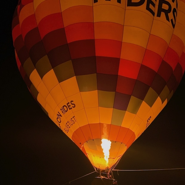 Tethered hot air balloon ride